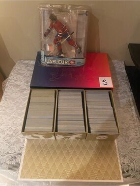 Roughly 1500 Pokémon cards (S) witb Guy Lafleur Mcfarlane